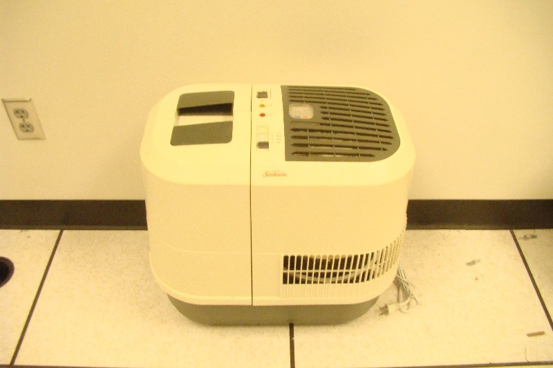 lot 48 image: Working Sunbeam Humidifier