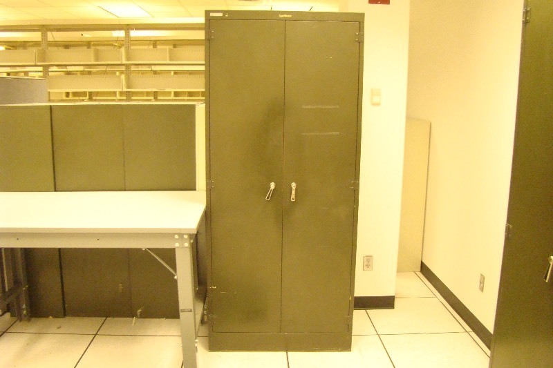 lot 53 image: Vintage Green Shaw Walker Steel Cabinet