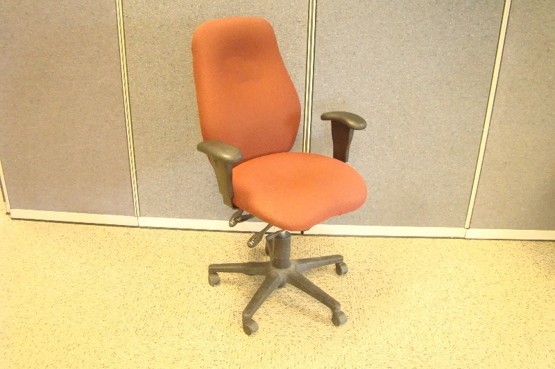 lot 74 image: Oversized Multi Adjustable Office Chair on Casters