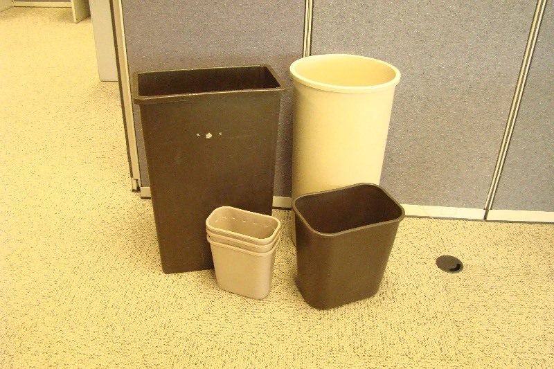 lot 80 image: Lot of 6 Various Sized Rubbermaid Waste Baskets