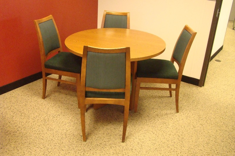 lot 84 image: Round Table with 4 Chairs