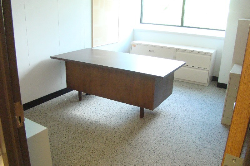 lot 86 image: Entire Contents of Office