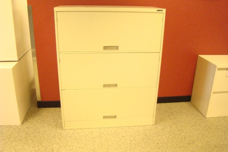 lot 91 image: Steelcase File Cabinet