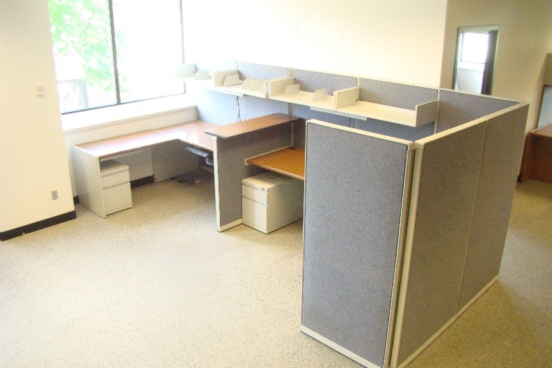 lot 93 image: 2 Steelcase Cubicles