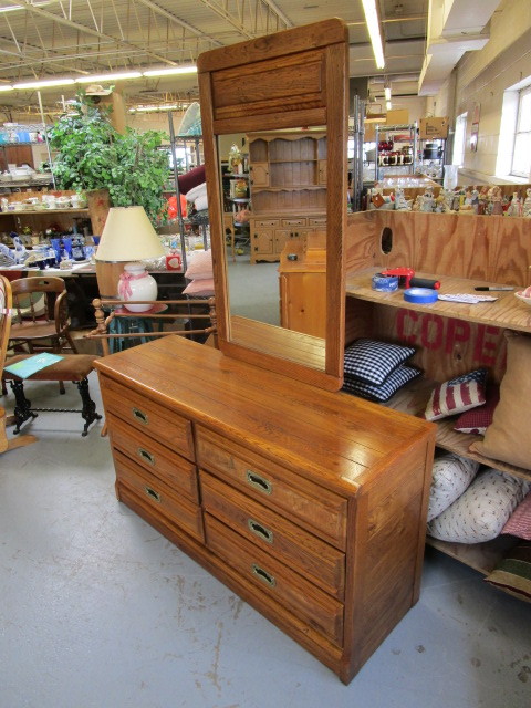 OAK HARDWOOD DRESSER W MIRROR