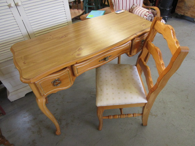 LEXINGTON HARDWOOD DESK W WOODEN CHAIR