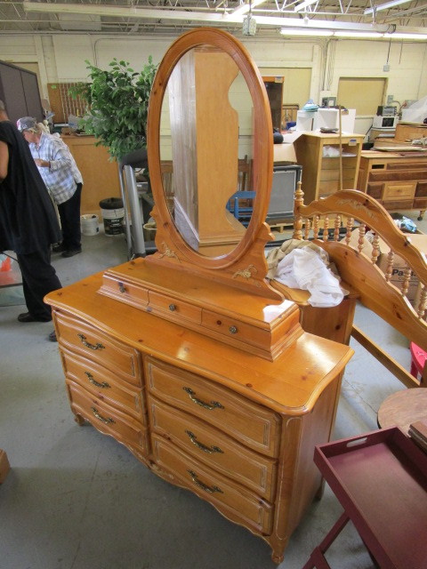 LEXINGTON HARDWOOD DESK W MIRROR ATTACHMENT