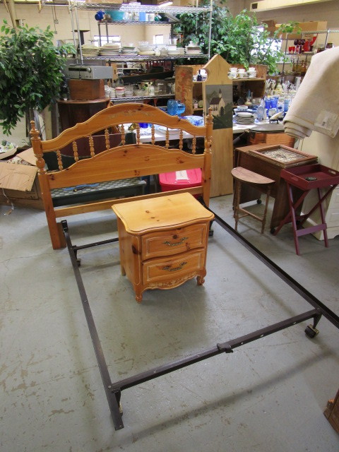 HARDWOOD BED W MATCHING NIGHTSTAND