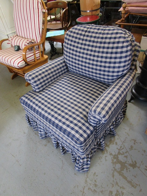 CUSTOM UPHOLSTERY CHAIR