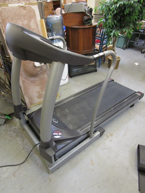 HORIZON FITNESS TREADMILL