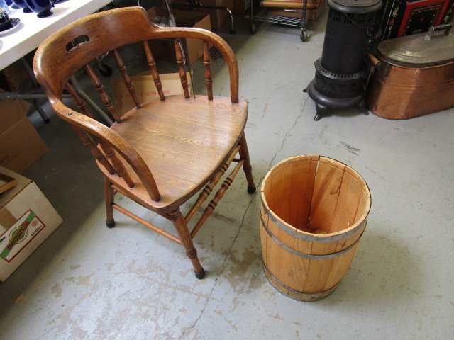 OAK CHAIR AND BARREL