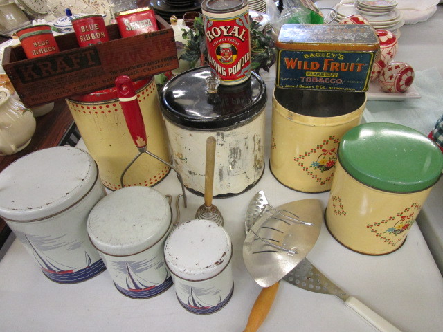 VINTAGE KITCHEWARE, GADGETS AND UTENSILS