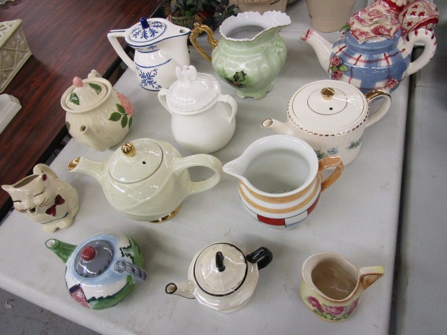 ASSORTMENT OF ORNATE PORCELAIN TEAPOTS