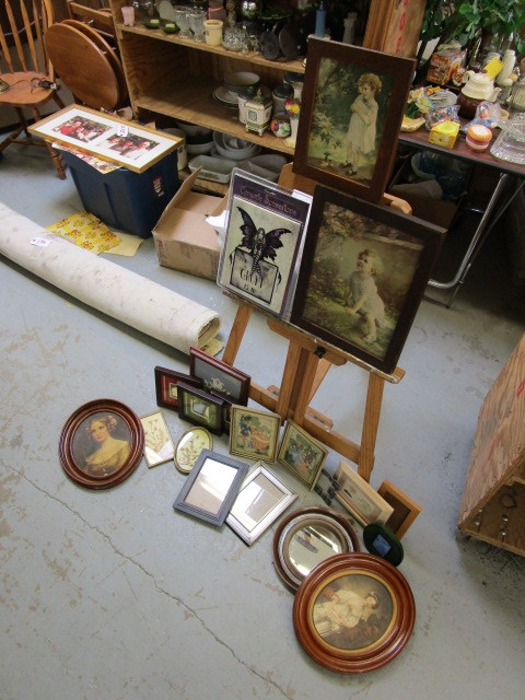 ASSORTED PICTURE FRAMES, CERAMIC ART