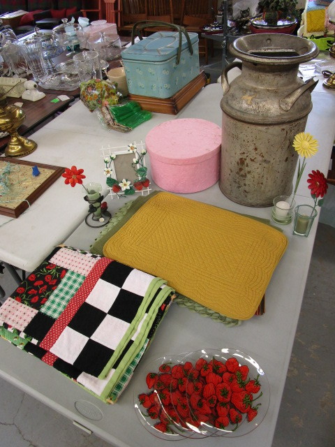 HAND MADE QUILT AND NATURE THEMED DECOR