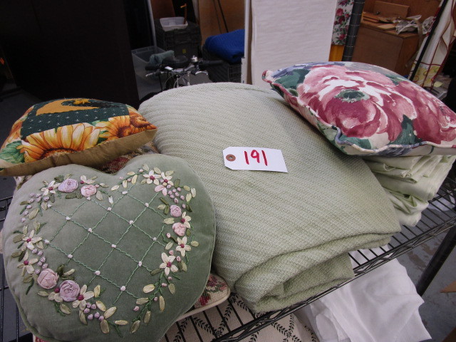 BLANKETS, PILLOWS, LINENS