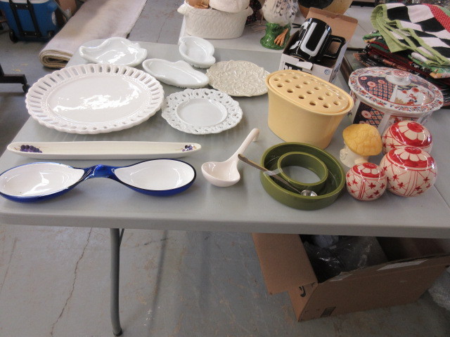 SERVING WARE AND HOSTESS ACCESSORIES