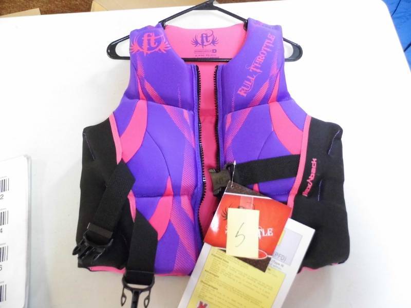 lot 5 image: Lifejacket