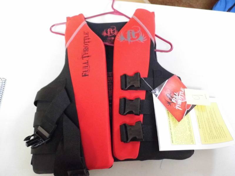 lot 9 image: Lifejacket