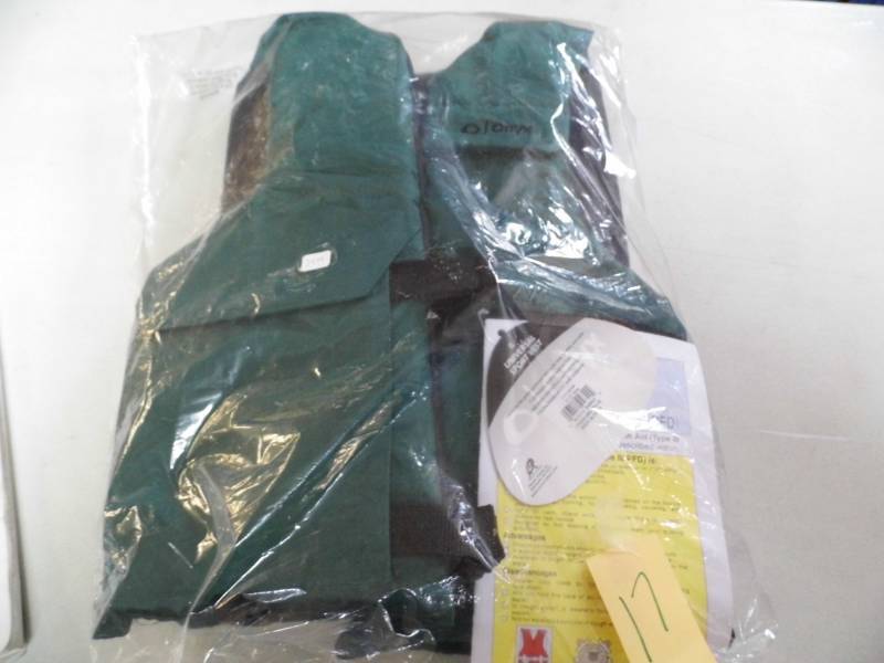lot 17 image: Lifejacket