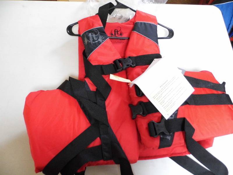 lot 20 image: Lifejacket