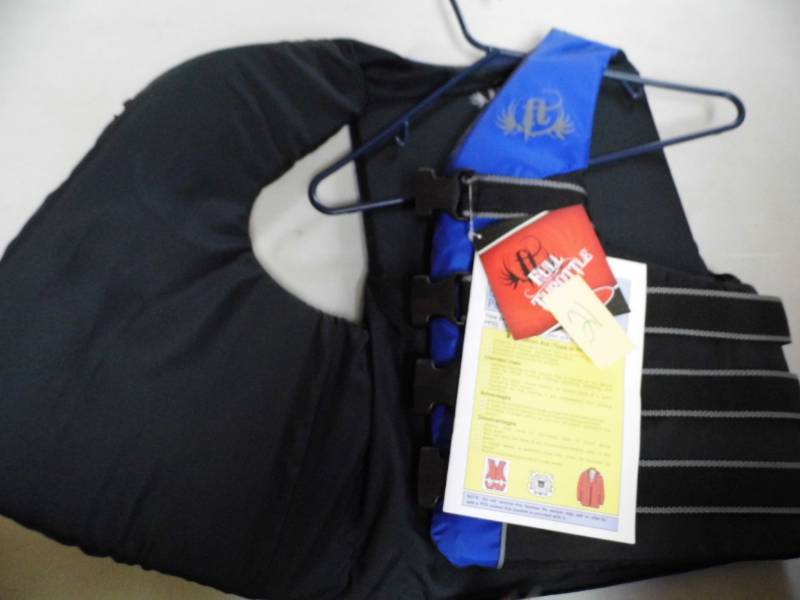 lot 21 image: Lifejacket