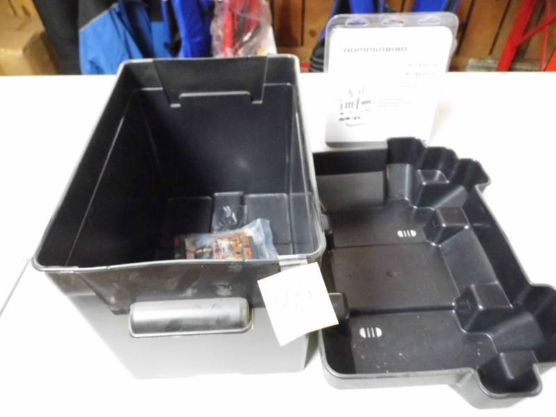 lot 33 image: Battery BoxCase - Hummingbird Accessories