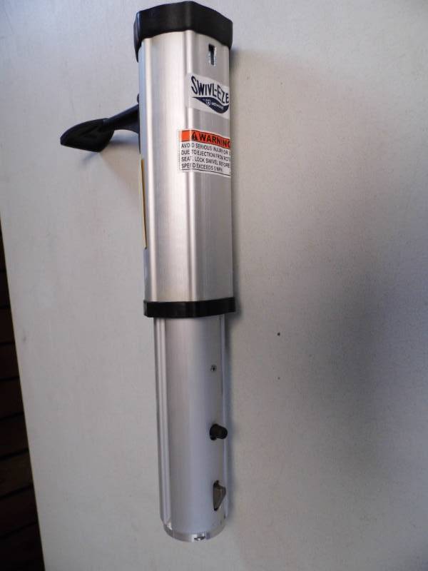lot 101 image: Attwood Swivl Eze