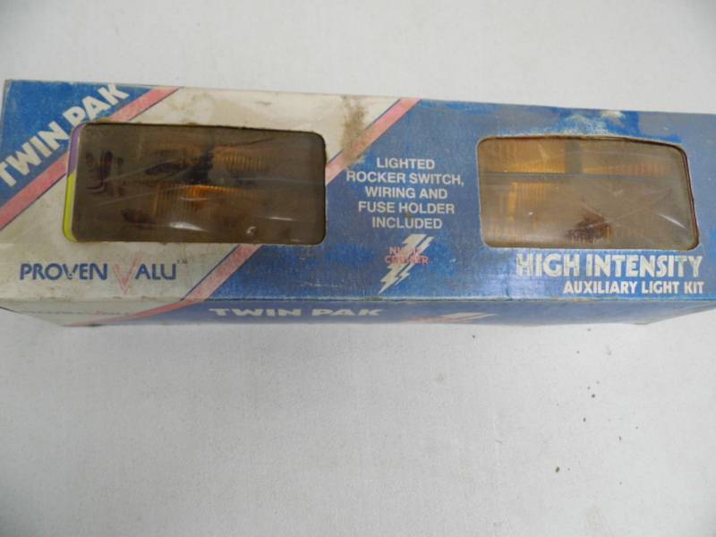 lot 131 image: High Intensity Auzillary Light Kit