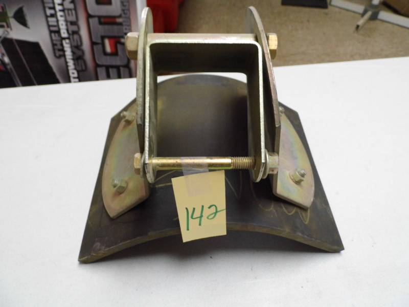 lot 142 image: Trailer V Bracket