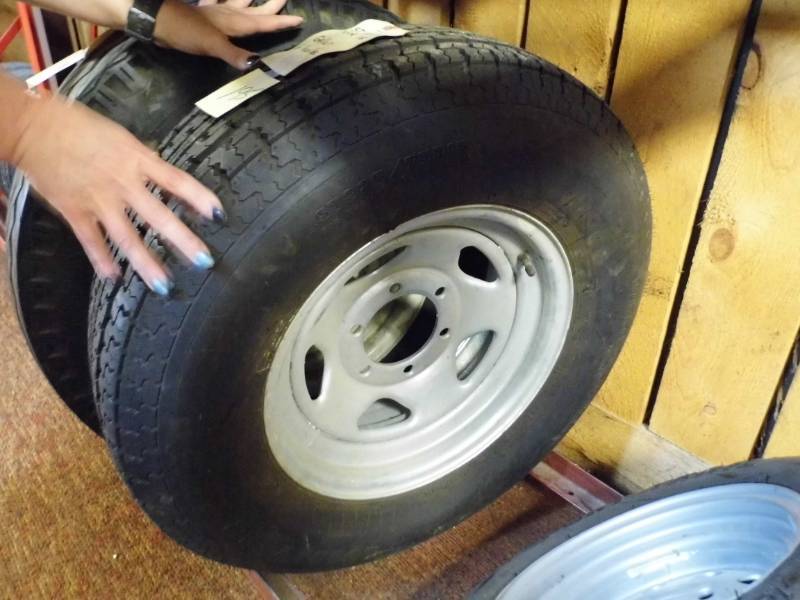 lot 195 image: Tire