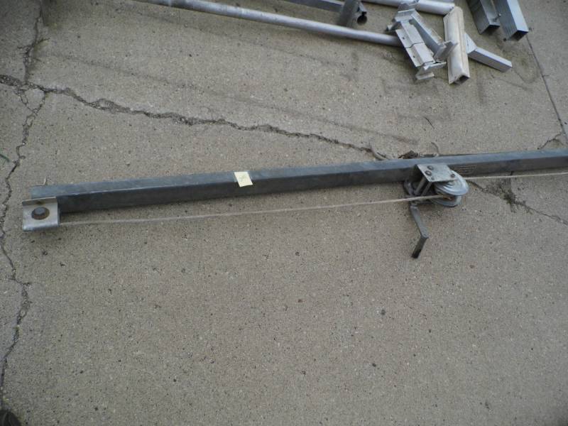 lot 208 image: Caddy Lift