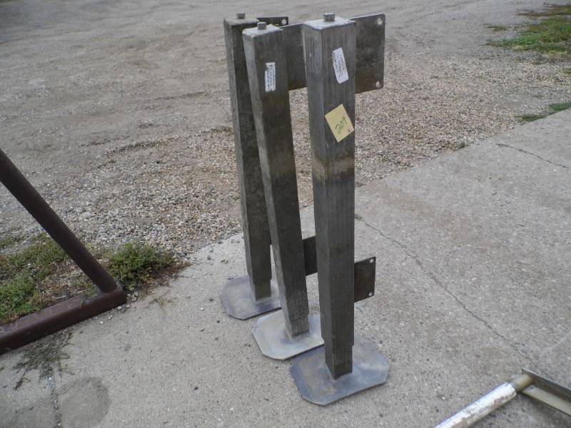 lot 209 image: Lot of 3 Hewit Adjustable Lift Legs