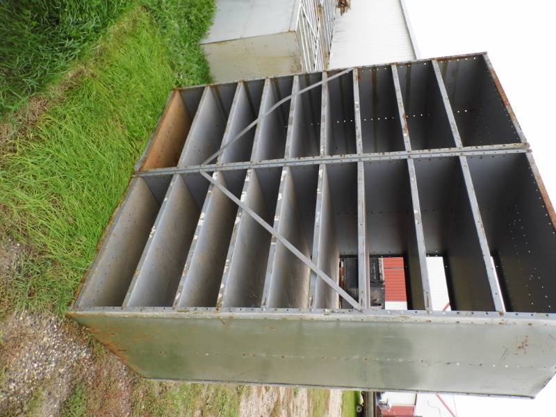lot 215 image: Metal Shelf