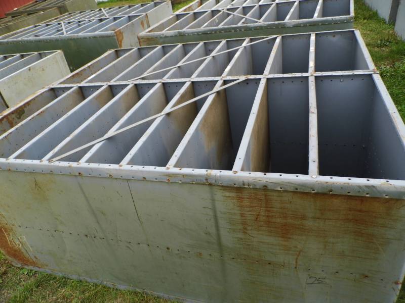 lot 216 image: Metal Shelf