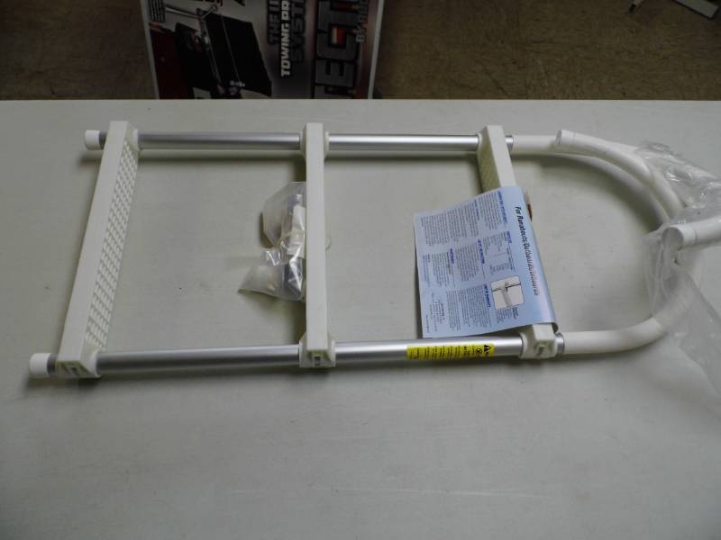 lot 106 image: Garelick Boat Ladder