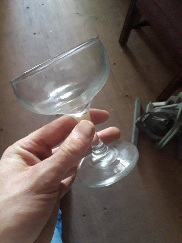 lot 12 image: Champagne Glasses