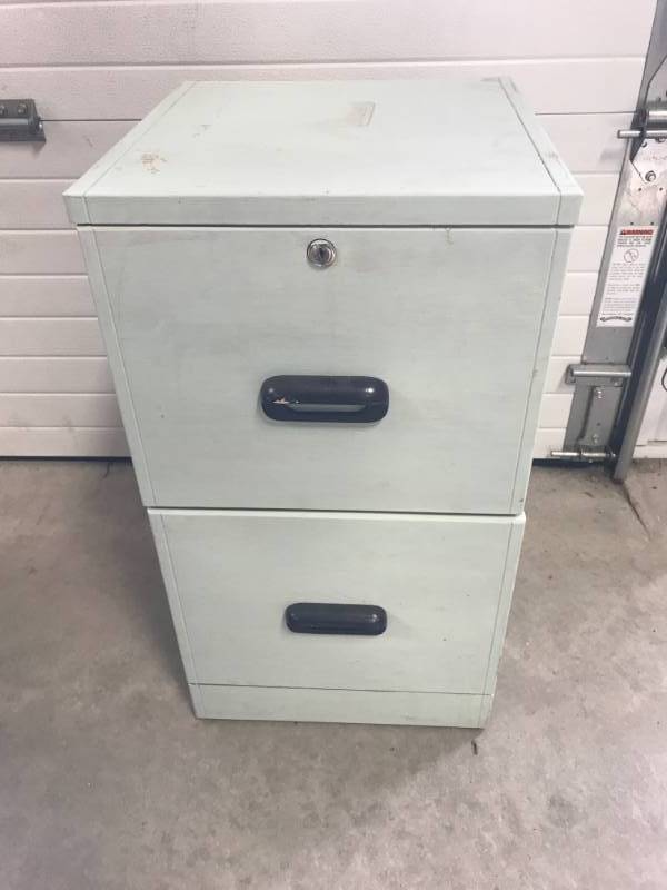 lot 9 image: 2 Drawer Cabinet