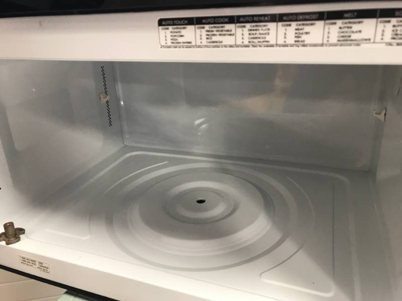 lot 4 image: Commercial Microwave (new, sealed in plastic)