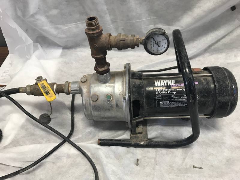lot 41 image: Wayne 1 hp Portable Lawn Sprinkler & Utility Pump