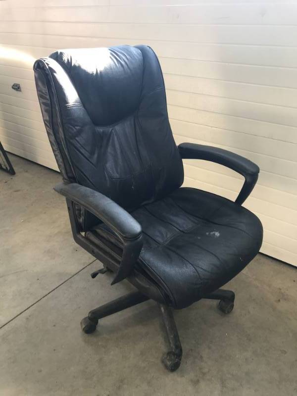 lot 44 image: 5 Caster Office Chair