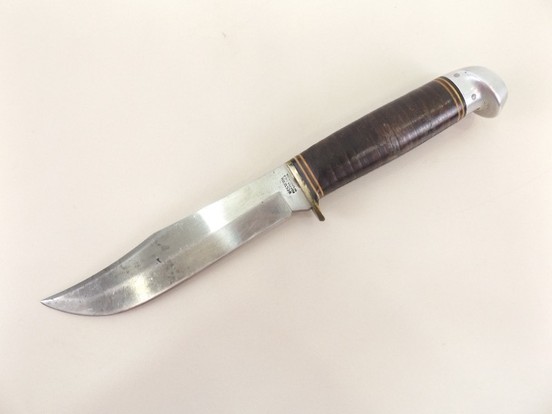 lot 26 image: Vintage Western 5 Fixed Blade Knife with Leather Sheath
