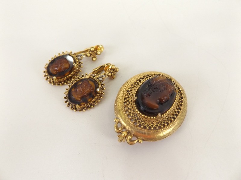 lot 67 image: Lot of Vintage Cameo Jewelry