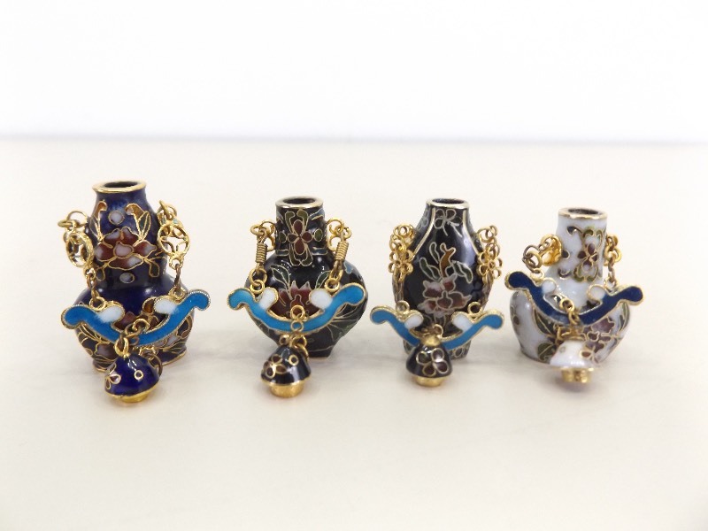 lot 14 image: 4 Cloisonne Snuff Bottle Pendants