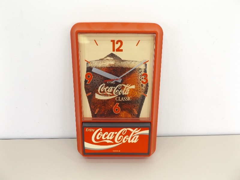 lot 17 image: Vintage Coca Cola Coke Clock
