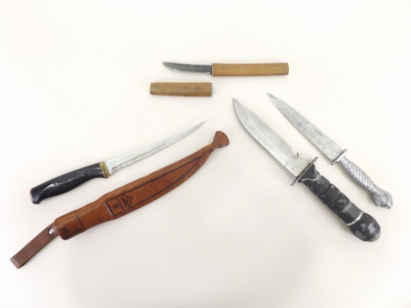 lot 35 image: Lot of Vintage Fixed Blade Knives 