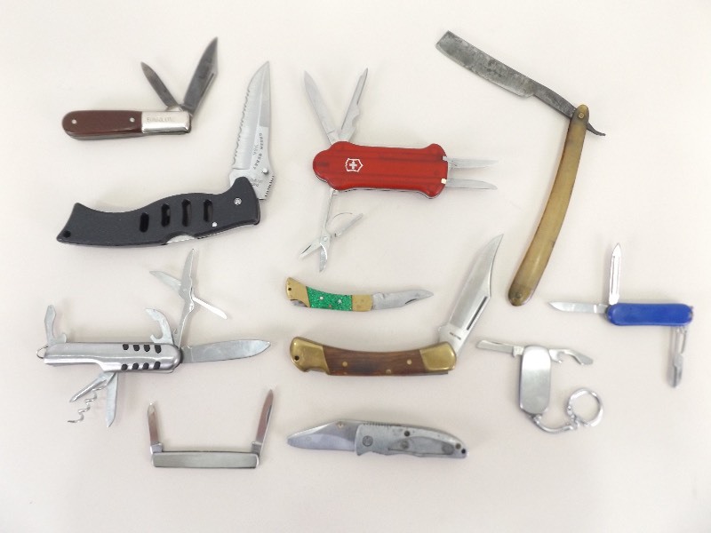 lot 37 image: Large Lot of Miscellaneous Pocket Knives