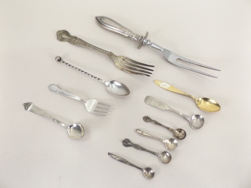 lot 49 image: 11 Pieces of .925 Sterling Silver Fork, Spoons, etc. Flatware