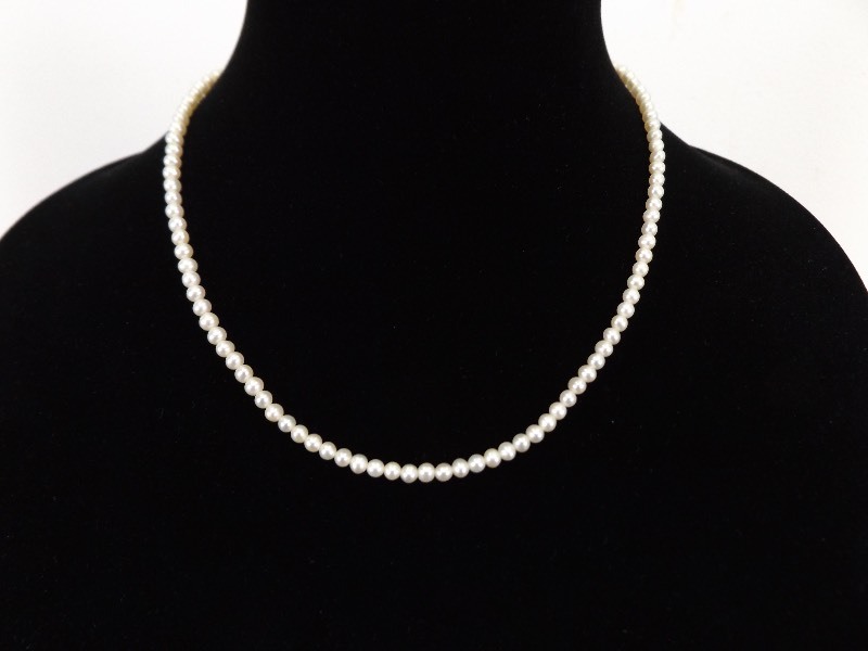 lot 53 image: 14k Yellow Gold 18 Cultured Pearl Necklace