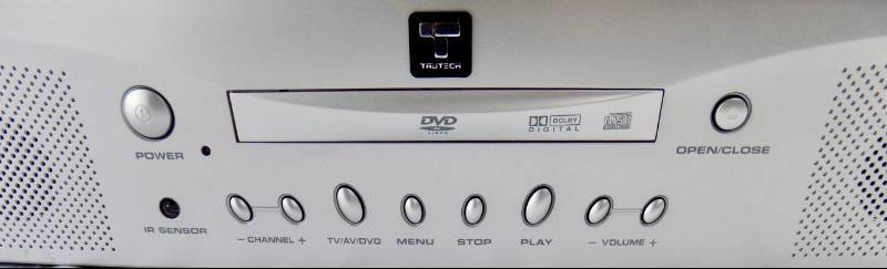 lot 35 image: TruTech 20 Color TV w DVD Player
